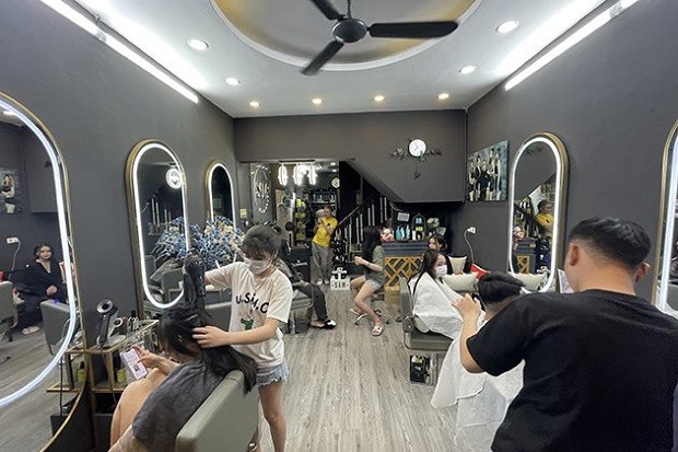 Không gian rộng rãi tại The One Hair Salon