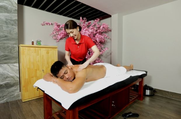 massage lưng Nuru Spa Saigon