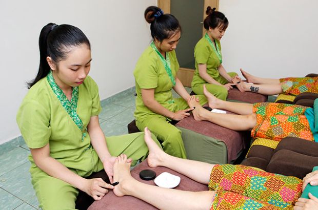 massage chân tại Mandara Spa