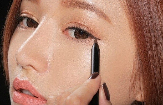 Bút kẻ mắt - Cách kẻ eyeliner cơ bản nhất