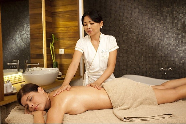 massage lưng tại Hạnh Kiều