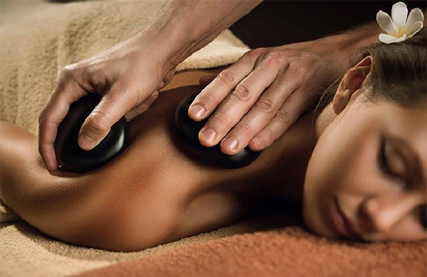 massage đá nóng tại Spa Tường Vy