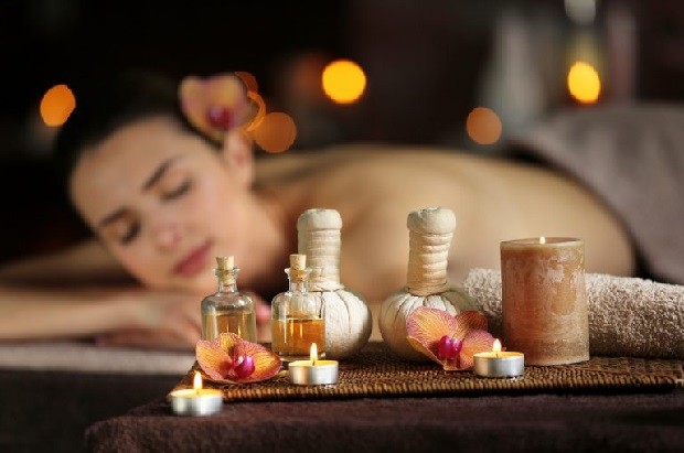 massage tinh dầu tại Nhung le Spa