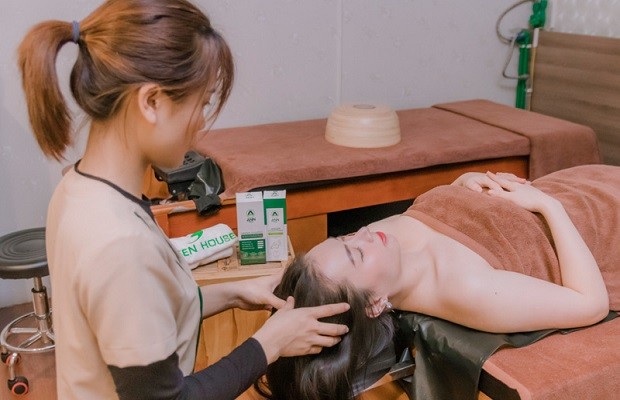 massage đầu thư giãn tại Dưỡng Tâm MV Beauty