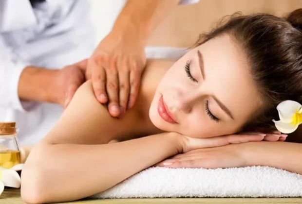 massage lưng tại Khánh Thu Beauty