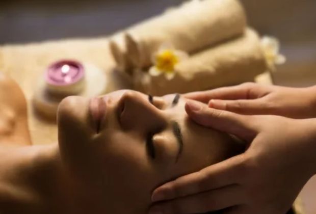 Massage mặt tại Alinh Spa Beauty