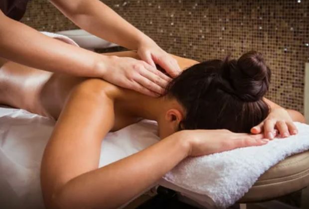 massage cổ thư giãn tại Kay Spa