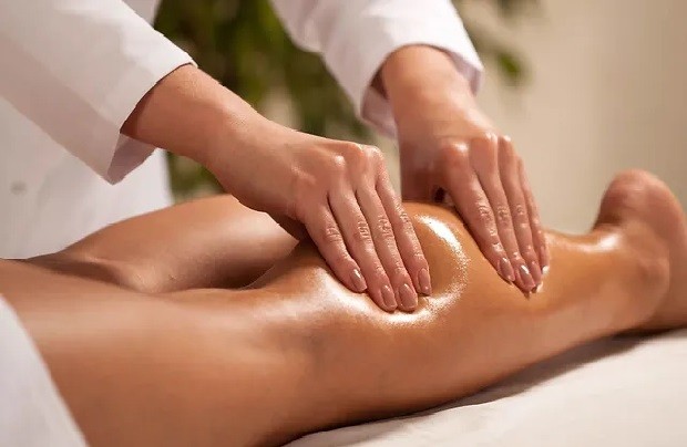 massage đùi tại Spa Ngọc Lan