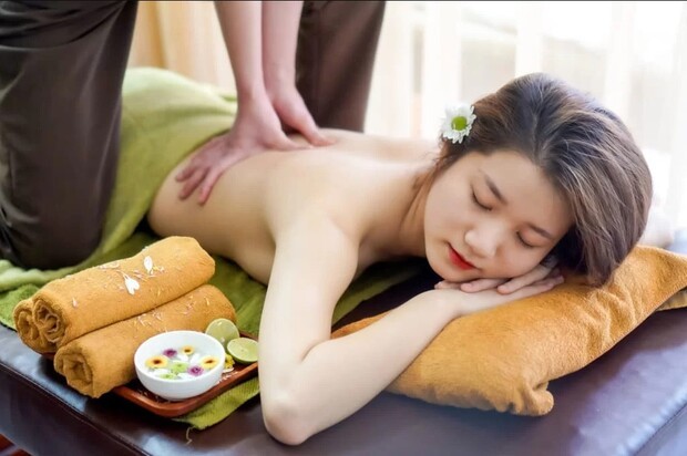 massage lưng tại Yên Nguyễn Spa