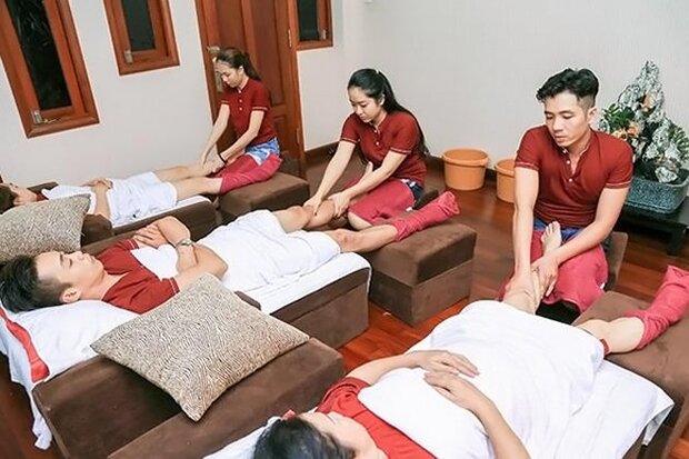 massage chân tại Phương Đông