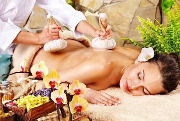 massage lưng tại Trâm Lê Spa And Beauty