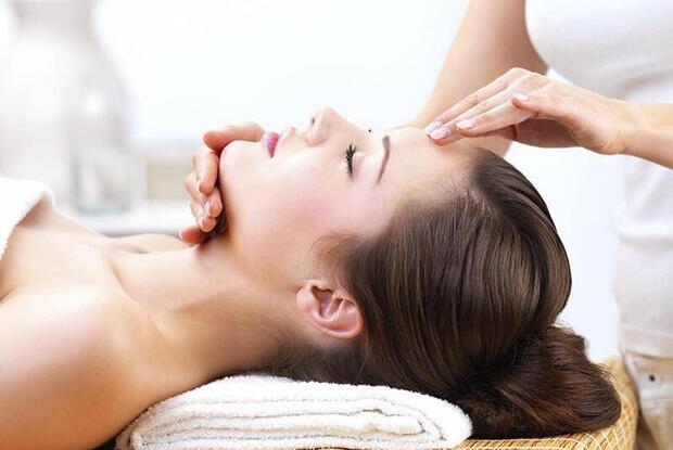 massage mặt tại Mai Hương Beauty