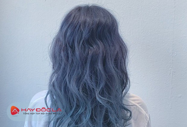 tóc màu khói xanh dương hot trend