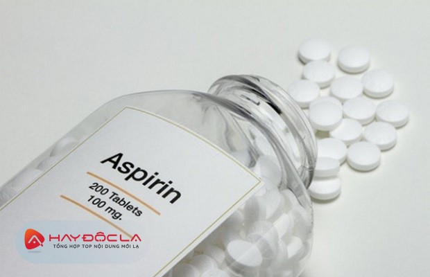 cách tẩy vết mốc trên quần áo - Aspirin