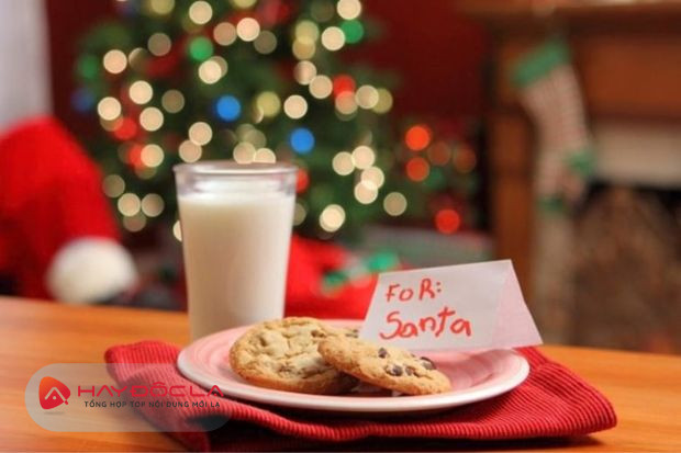 câuu chuyện ông già Noel ăn bánh quy, uống sữa