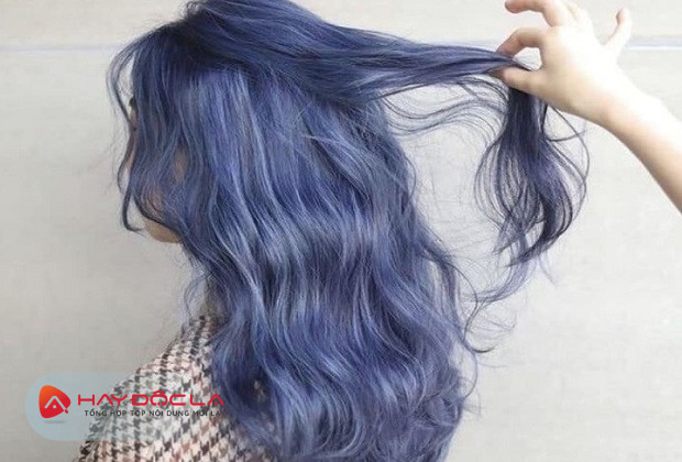 nhuộm tóc tím than ánh xanh